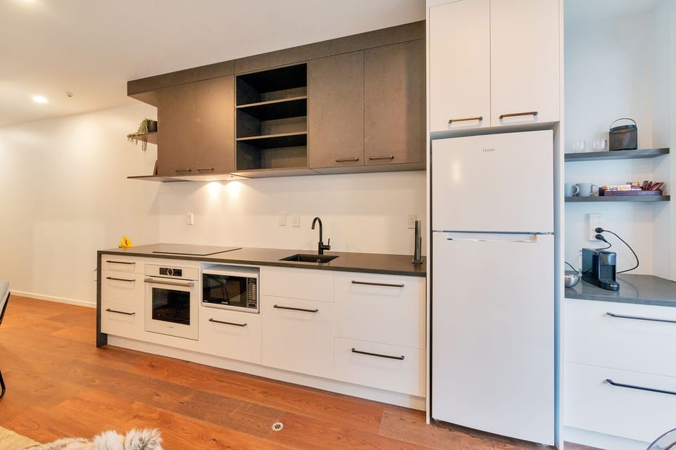 Superior Apartment, 1 Queen Bed | Private kitchen | Full-size fridge, microwave, oven, stovetop