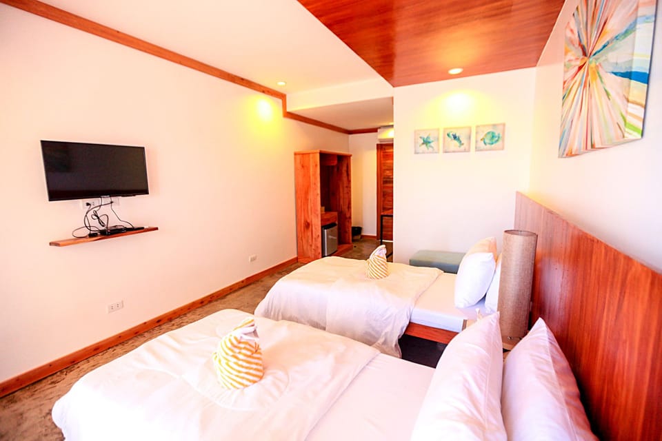 Seaview Room | Minibar, in-room safe, iron/ironing board, free cribs/infant beds