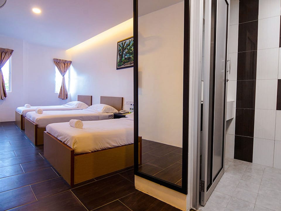 Triple Suite | Desk, soundproofing, iron/ironing board (on request)