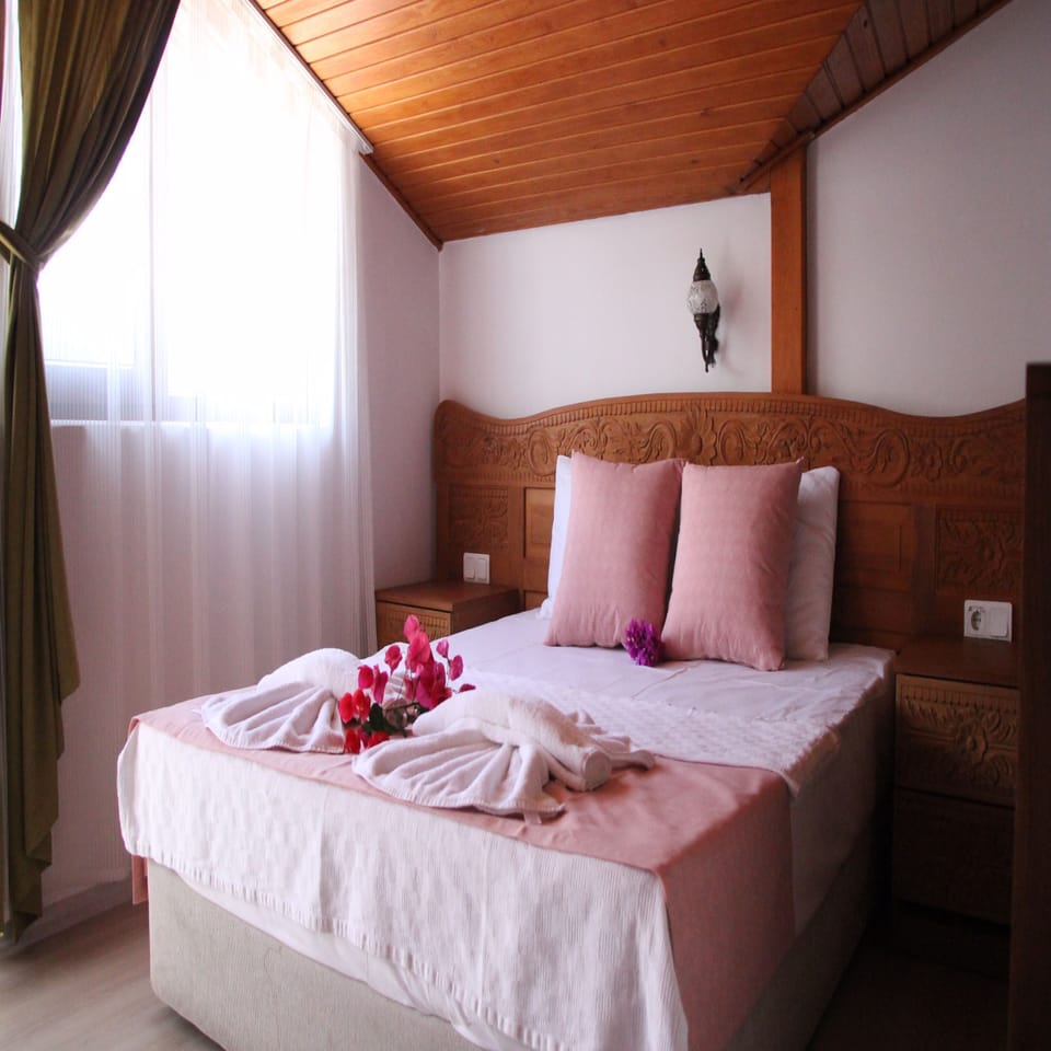 Standard Triple Room | Soundproofing, iron/ironing board, free WiFi, bed sheets