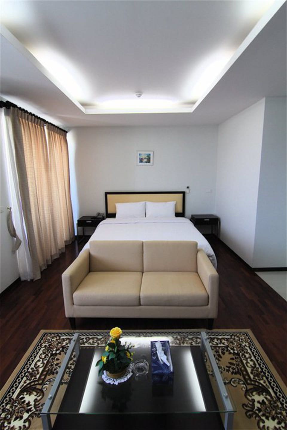 Superior Room, 1 King Bed | In-room safe, desk, blackout drapes, free WiFi