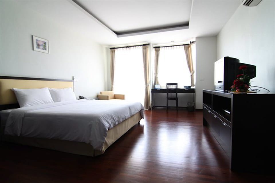Standard Room | In-room safe, desk, blackout drapes, free WiFi