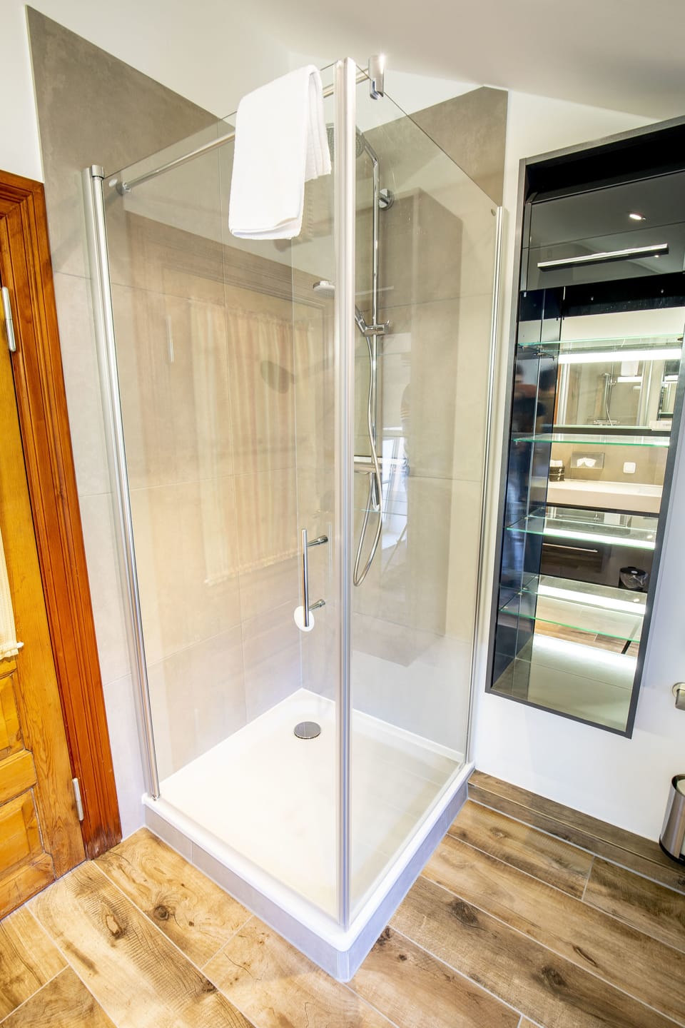 Suite, Balcony | Bathroom | Shower, free toiletries, hair dryer, towels