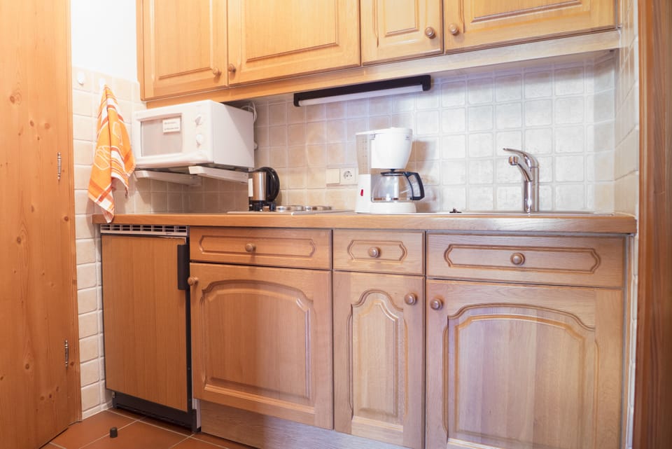 Comfort Apartment, 1 Bedroom, Balcony (6) | Private kitchen | Fridge, microwave, stovetop, coffee/tea maker