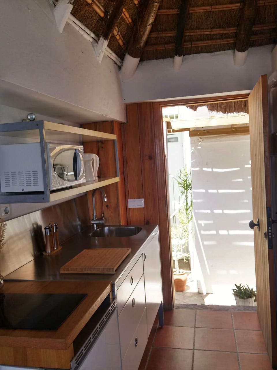 Bungalow, Sea View | Private kitchen | Full-size fridge, microwave, stovetop, coffee/tea maker