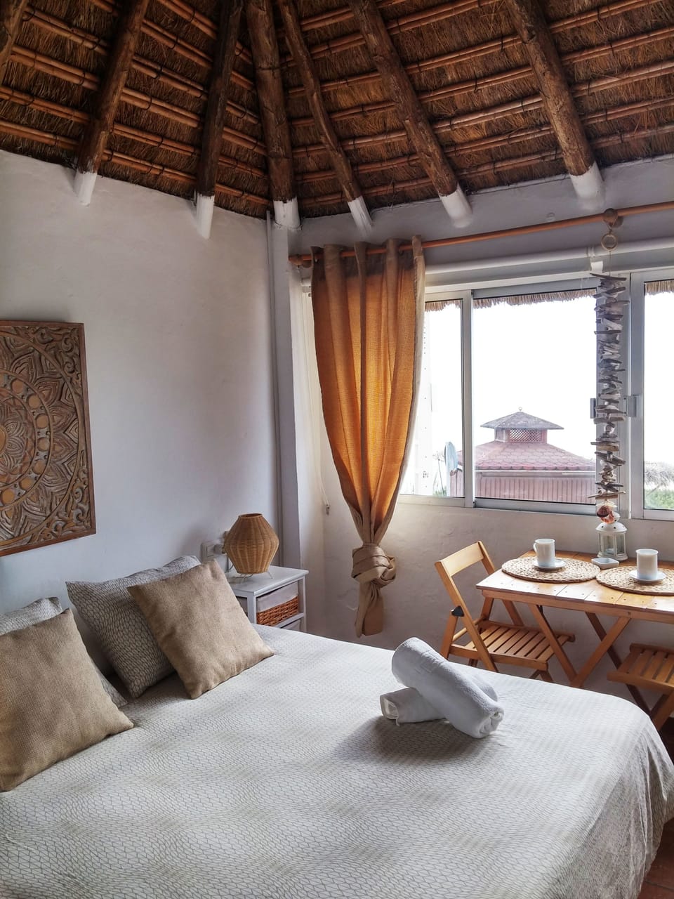 Bungalow, Sea View | Desk, iron/ironing board, free WiFi, bed sheets