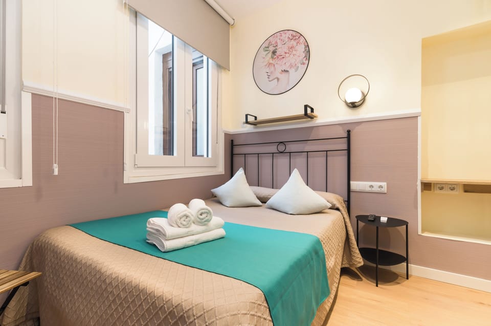 Economy Double Room | Desk, blackout drapes, soundproofing, iron/ironing board