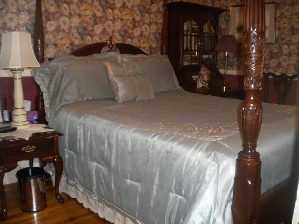 Edith Ann Room, 1 Queen bed, Shared bathroom. Credit cards accepted, Cash or Checks preferred | Premium bedding, individually decorated, iron/ironing board, free WiFi