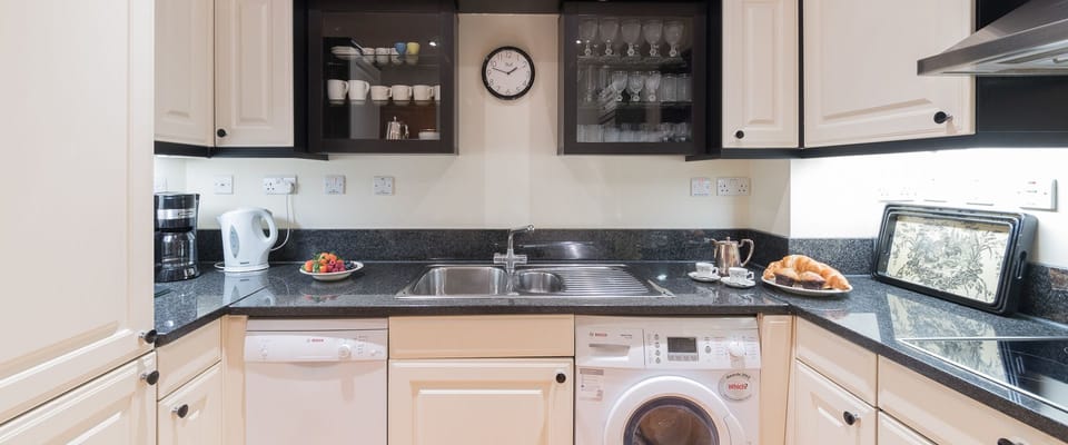 Apartment, 2 Bedrooms, 2 Bathrooms | Private kitchen | Fridge, microwave, stovetop, dishwasher