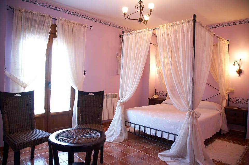 Suite | In-room safe, desk, free WiFi, bed sheets