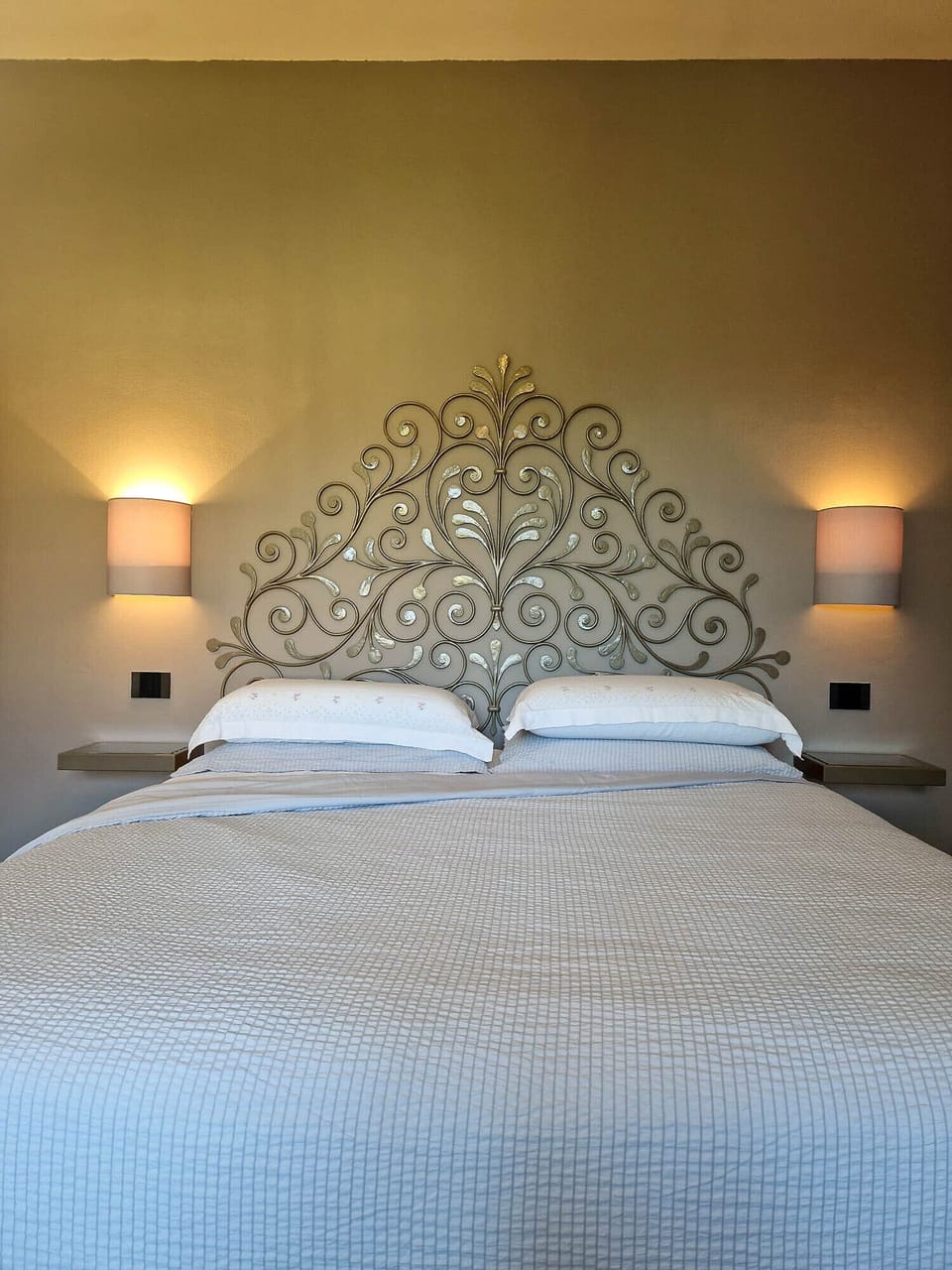 Deluxe Suite, Ensuite | WiFi (free), individually decorated, individually furnished, bed sheets