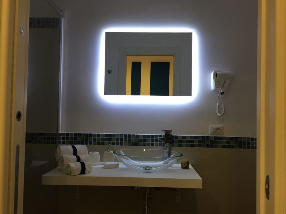 Double Room, 1 Queen Bed, Balcony (Regina Giovanna) | Bathroom sink