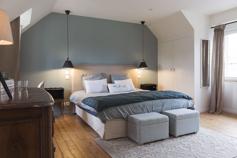 Suite (Chausey) | 1 bedroom, premium bedding, desk, iron/ironing board