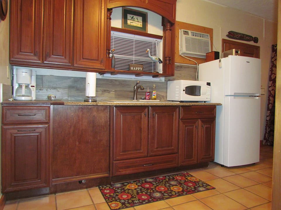 Deluxe Cottage, 2 Bedrooms, Accessible | Private kitchen | Fridge, microwave, coffee/tea maker, cookware/dishes/utensils