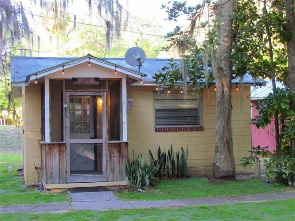 Deluxe Cabin, 2 Twin Beds, Non Smoking | Premium bedding, individually decorated, individually furnished