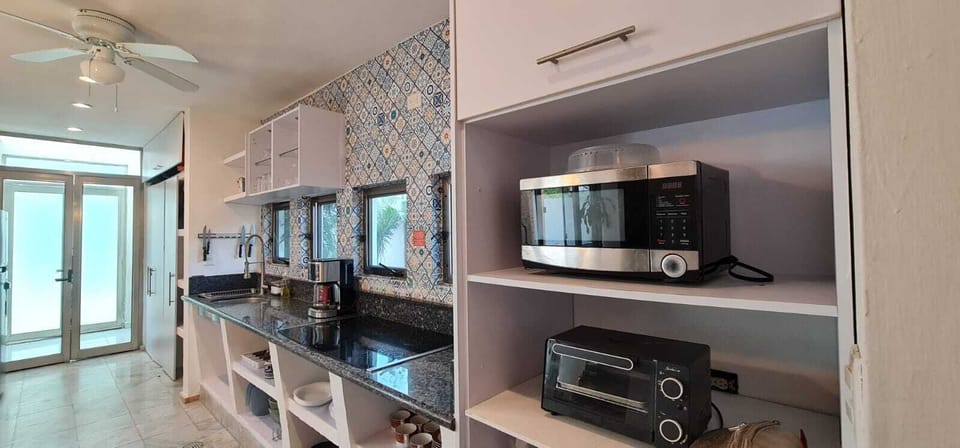 Family House, 4 Bedrooms, Private Pool | Private kitchen | Fridge, microwave, dining tables