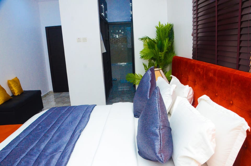 Superior Room | Desk, bed sheets