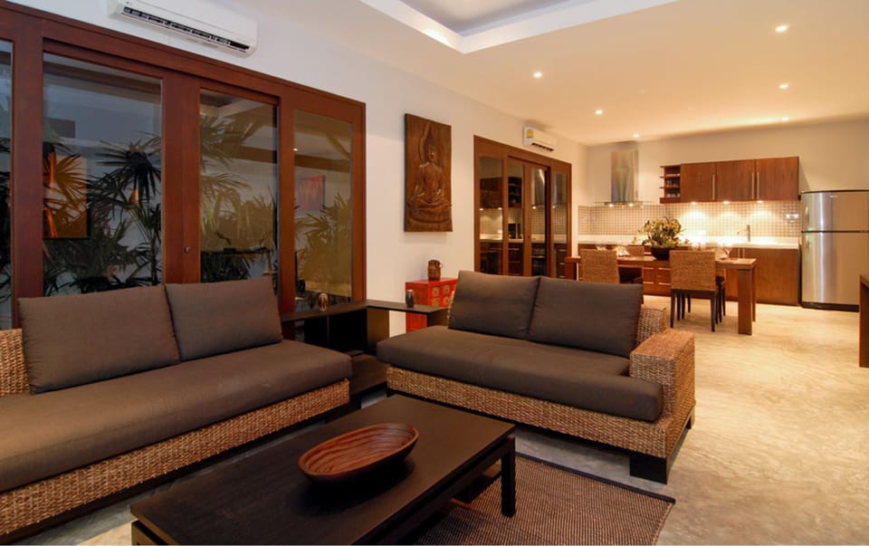 Villa | Living area | 42-inch flat-screen TV with cable channels, TV