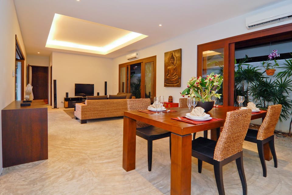 Villa | In-room dining