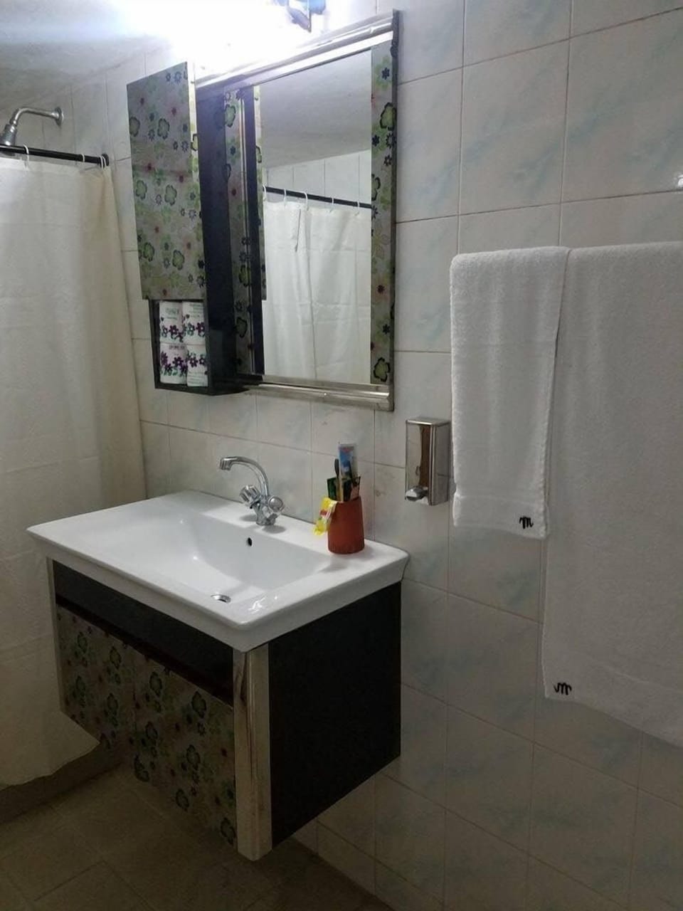 Deluxe Double Room, 1 Queen Bed, Balcony | Bathroom | Combined shower/tub, jetted tub, free toiletries, bathrobes
