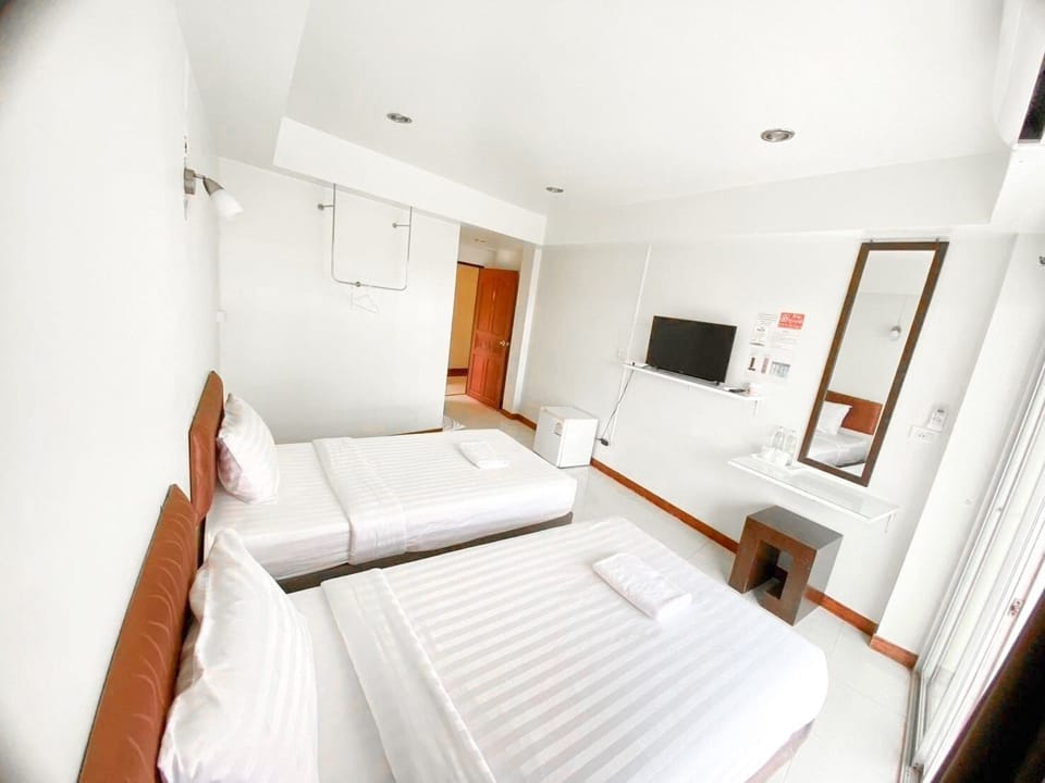Blackout drapes, free WiFi, bed sheets