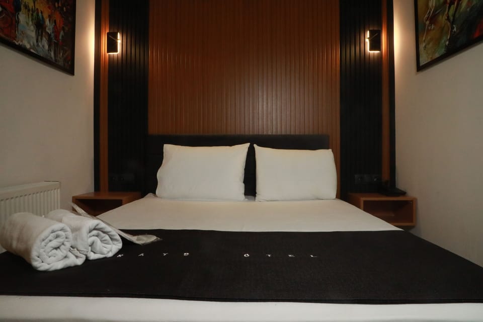 Comfort Double Hot Tub Room | Premium bedding, soundproofing, free WiFi, bed sheets
