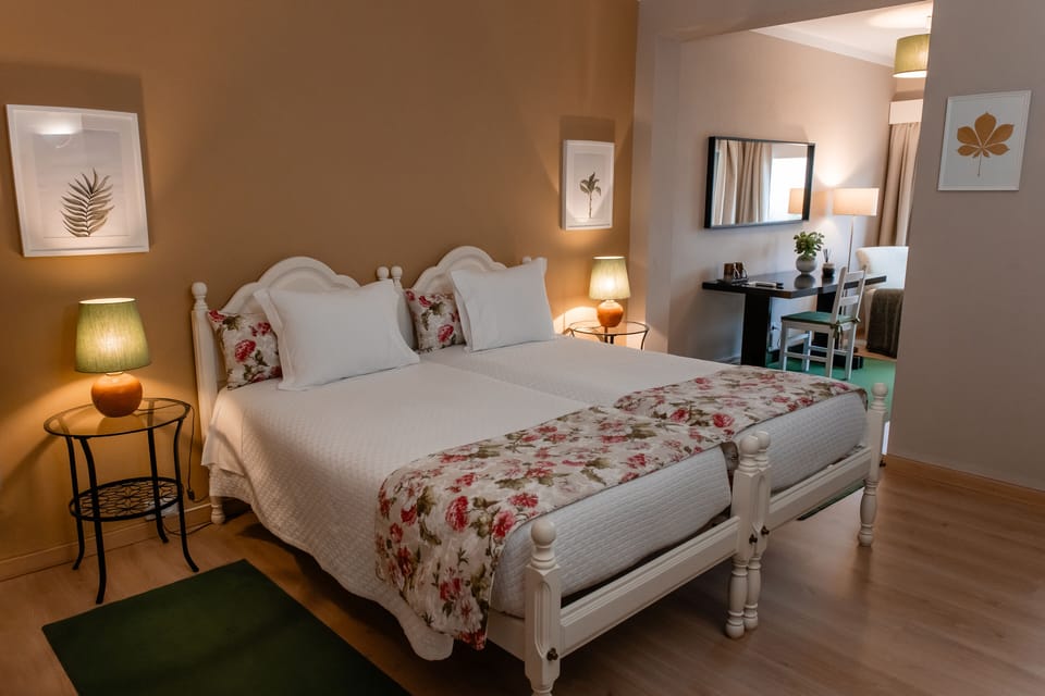 Grand Twin Room | 1 bedroom, individually decorated, desk, blackout drapes