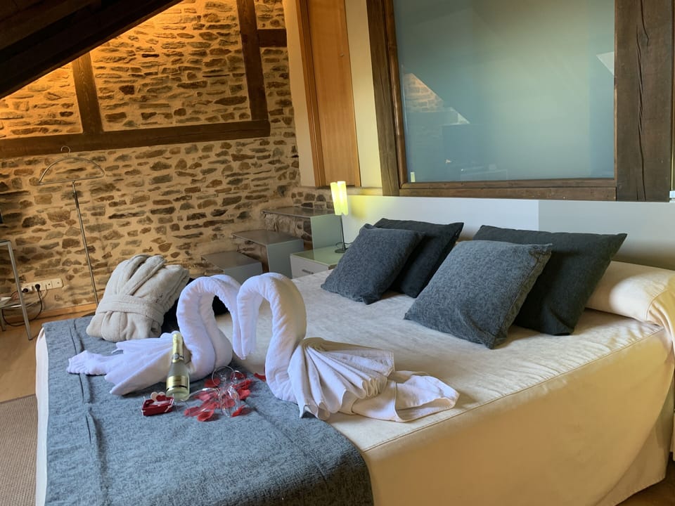 Deluxe Studio Suite | Minibar, in-room safe, individually decorated, desk