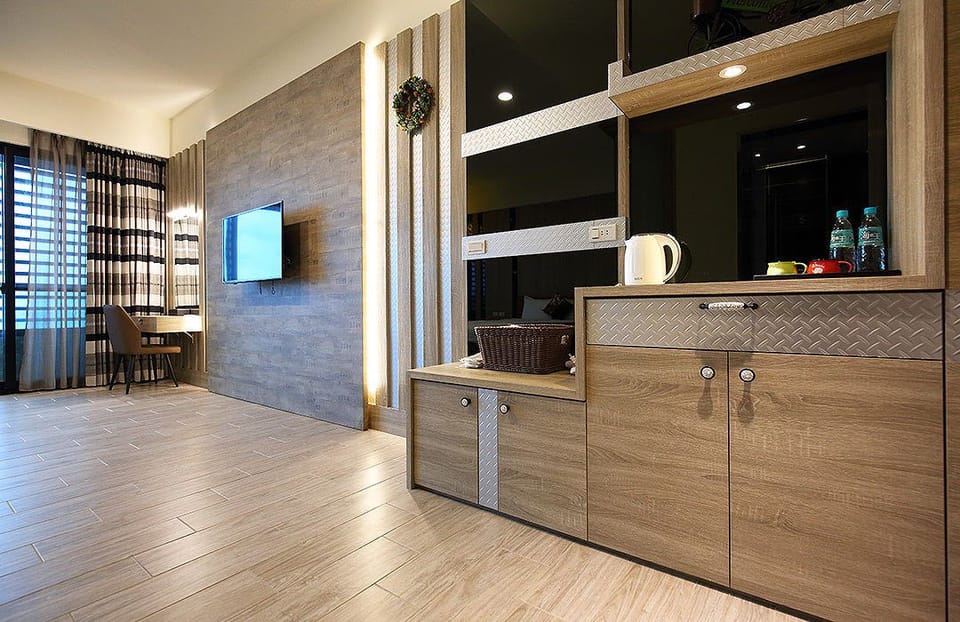 Deluxe Double Room | Minibar, desk, blackout drapes, soundproofing