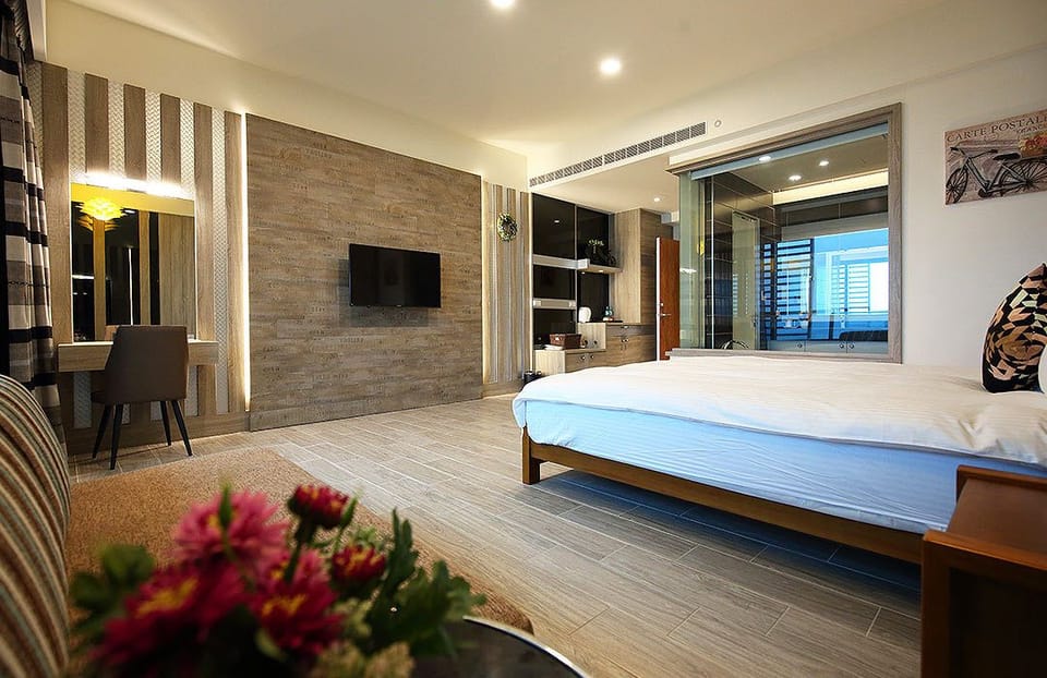 Deluxe Double Room | Minibar, desk, blackout drapes, soundproofing