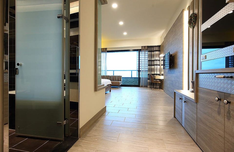 Deluxe Double Room | Minibar, desk, blackout drapes, soundproofing