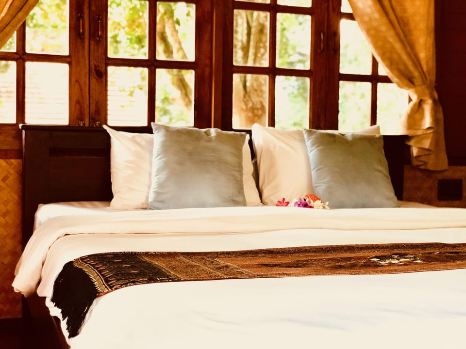Private Bungalow with River View | Free WiFi, bed sheets