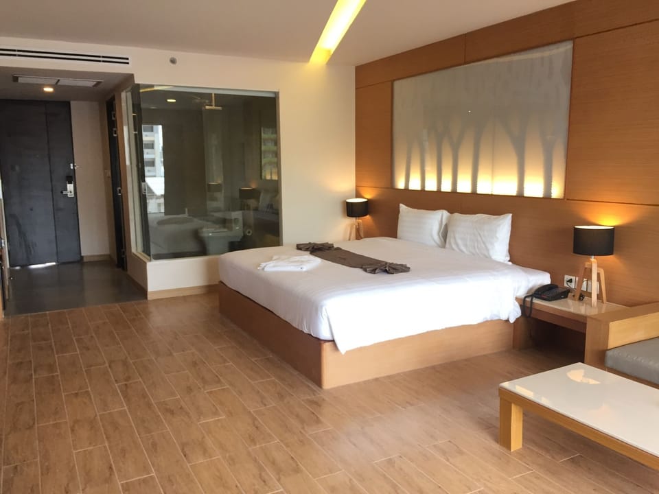 Superior Double Room | 1 bedroom, minibar, in-room safe, rollaway beds