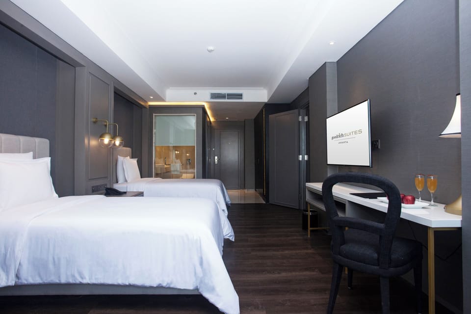Executive Suite (Twin) | Egyptian cotton sheets, premium bedding, pillowtop beds, minibar