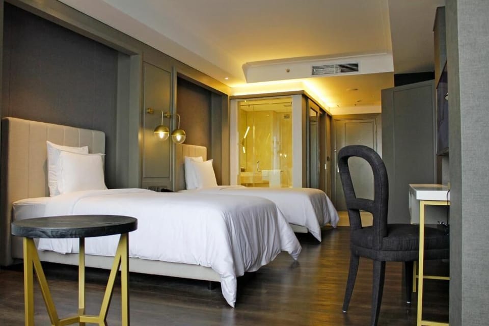 Egyptian cotton sheets, premium bedding, pillowtop beds, minibar