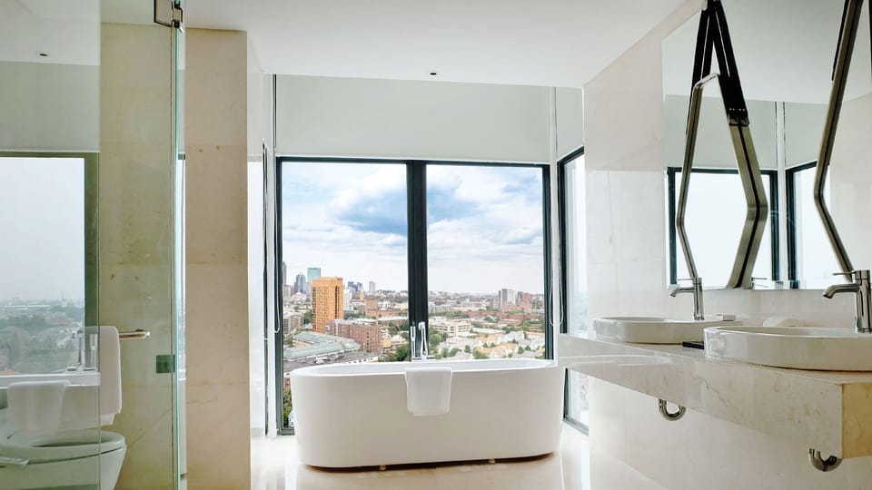 Royal Suite | Bathroom | Free toiletries, hair dryer, bathrobes, slippers
