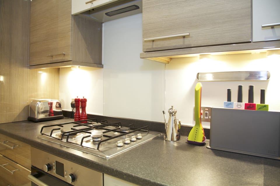 Apartment, 2 Bedrooms, 2 Bathrooms | Private kitchen | Fridge, microwave, oven, stovetop