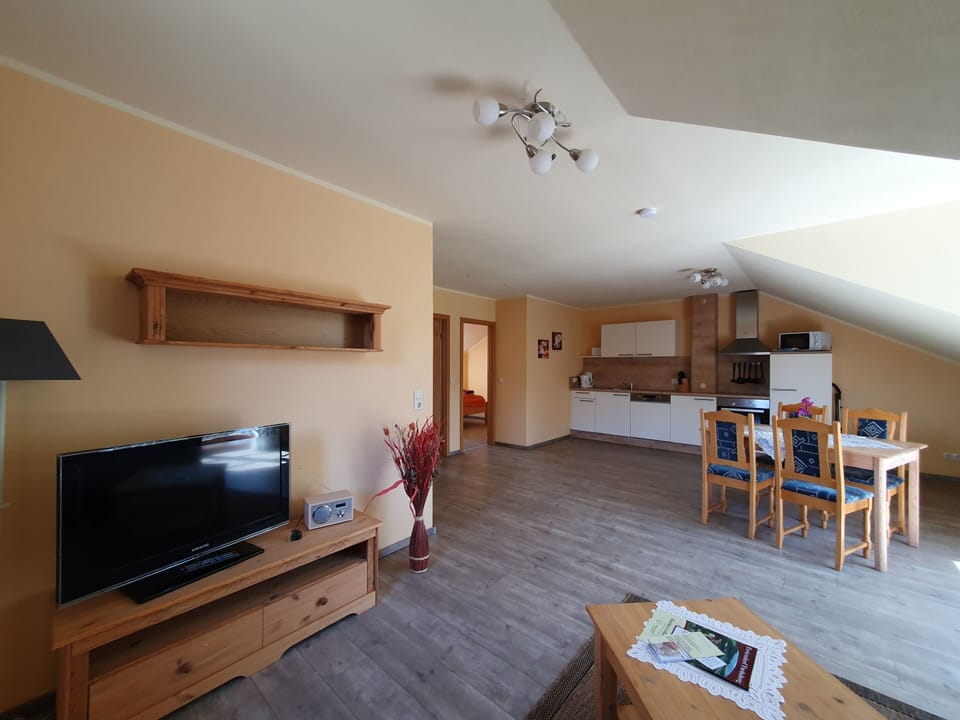 Comfort Apartment, Ensuite | Lounge