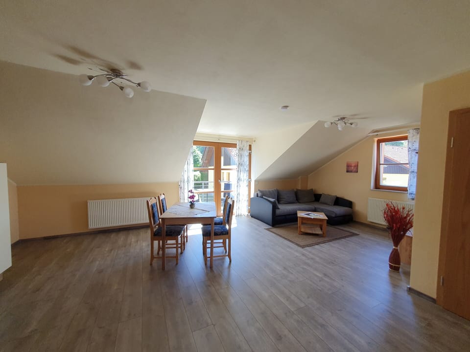 Comfort Apartment, Ensuite | Lounge