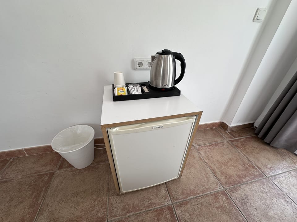 Standard Twin Room | Minibar, in-room safe, desk, laptop workspace
