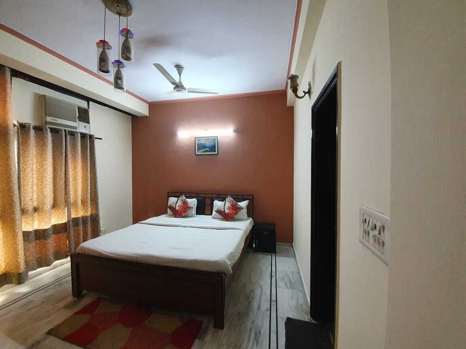 1 bedroom, desk, rollaway beds, free WiFi