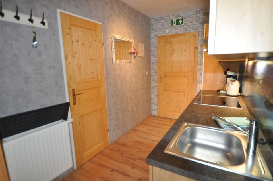 Appartement Wörthersee | Private kitchen | Full-size fridge, stovetop, dishwasher, coffee/tea maker