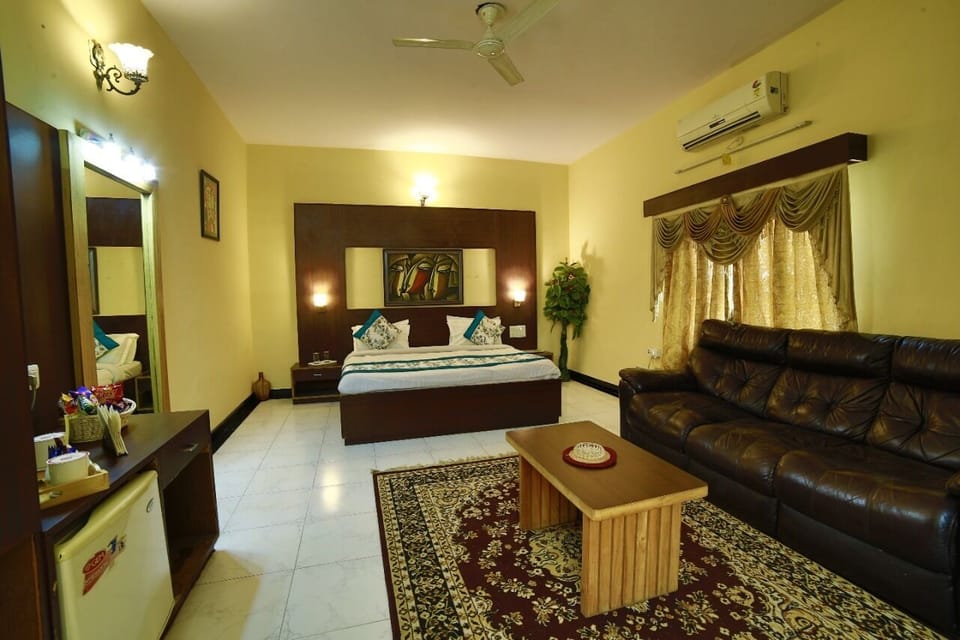 Superior Room | Desk, laptop workspace, free wired internet, bed sheets