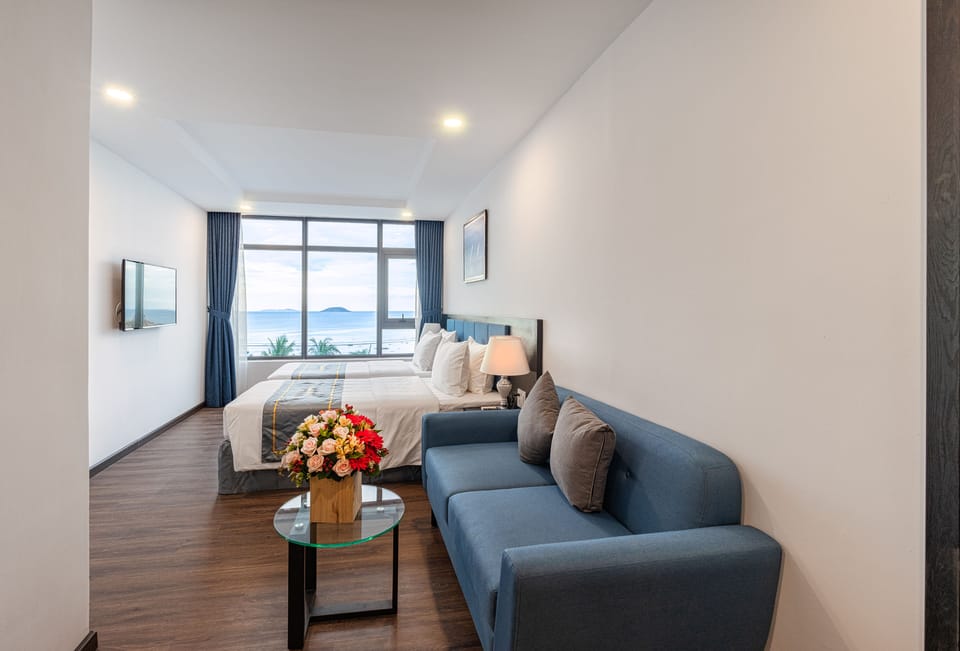 Deluxe Room, Ocean View | 1 bedroom, premium bedding, minibar, in-room safe