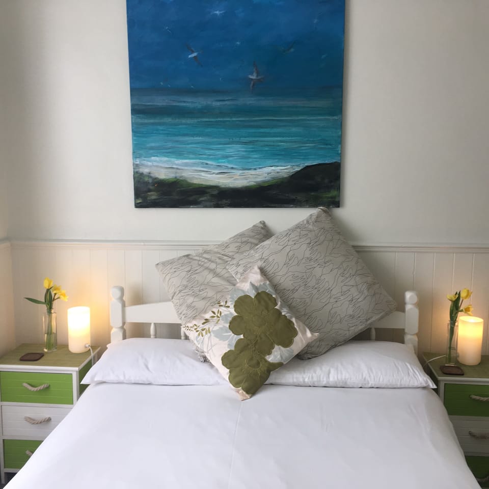 Double Room (Woodsage) | 1 bedroom, iron/ironing board, free WiFi, bed sheets
