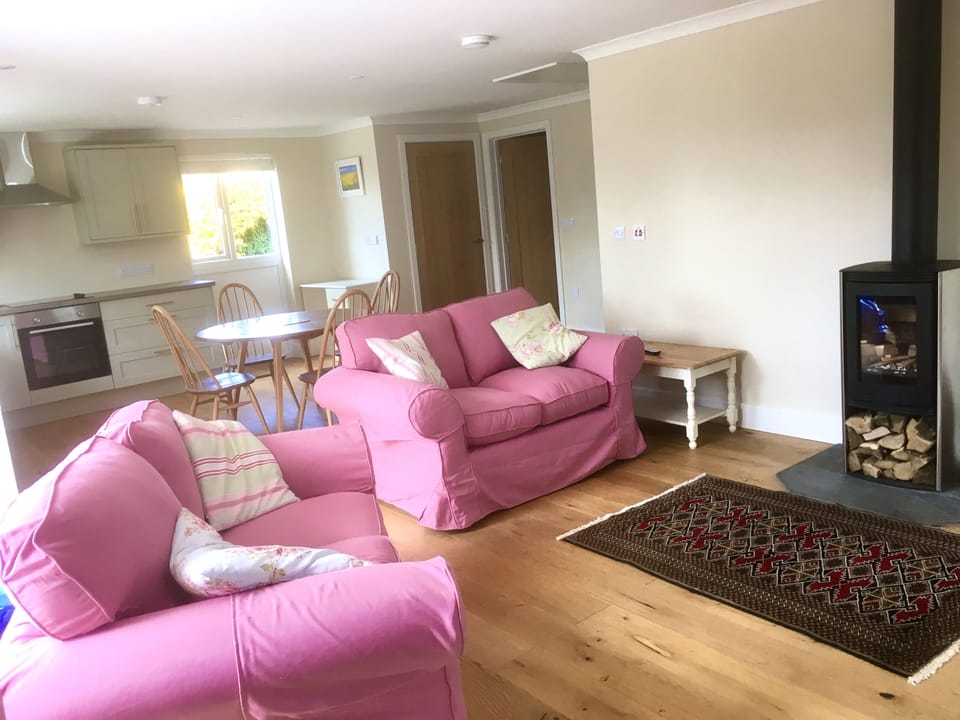 Traditional Cottage | Living area | Flat-screen TV, DVD player