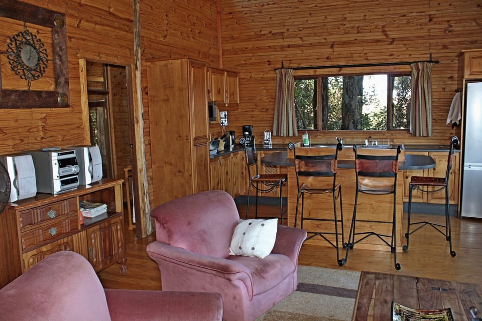 Classic Tree House, 2 Bedrooms, Mountain View, Mountainside | Living area | Fireplace