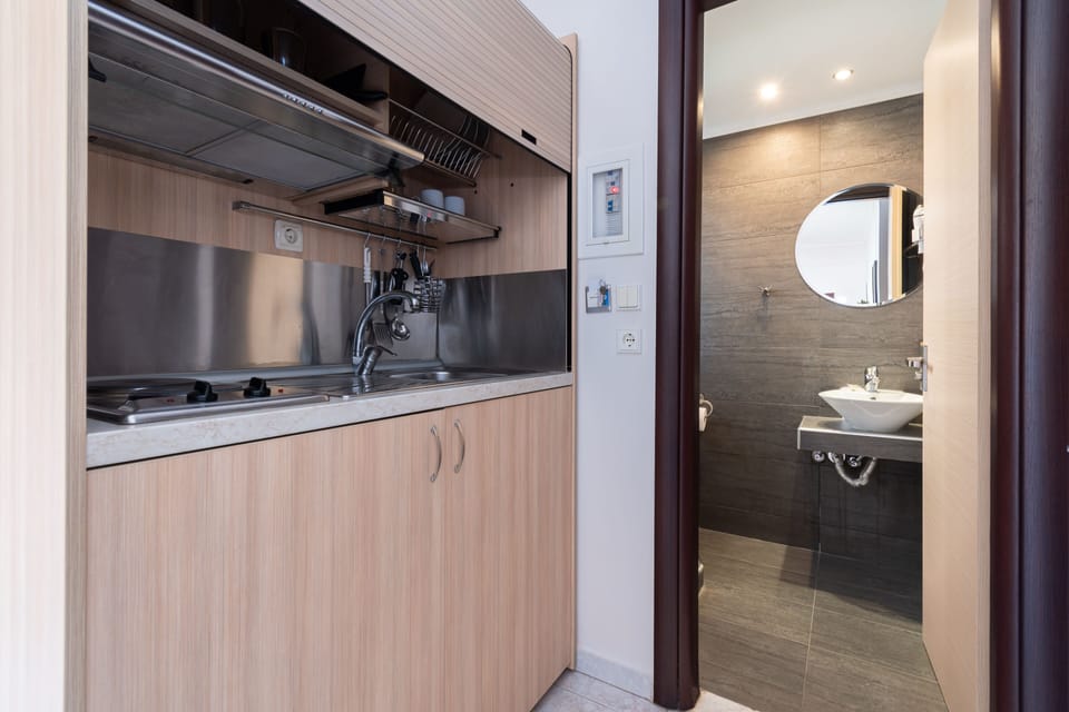 Standard Studio | Private kitchen | Fridge, stovetop, electric kettle, cookware/dishes/utensils