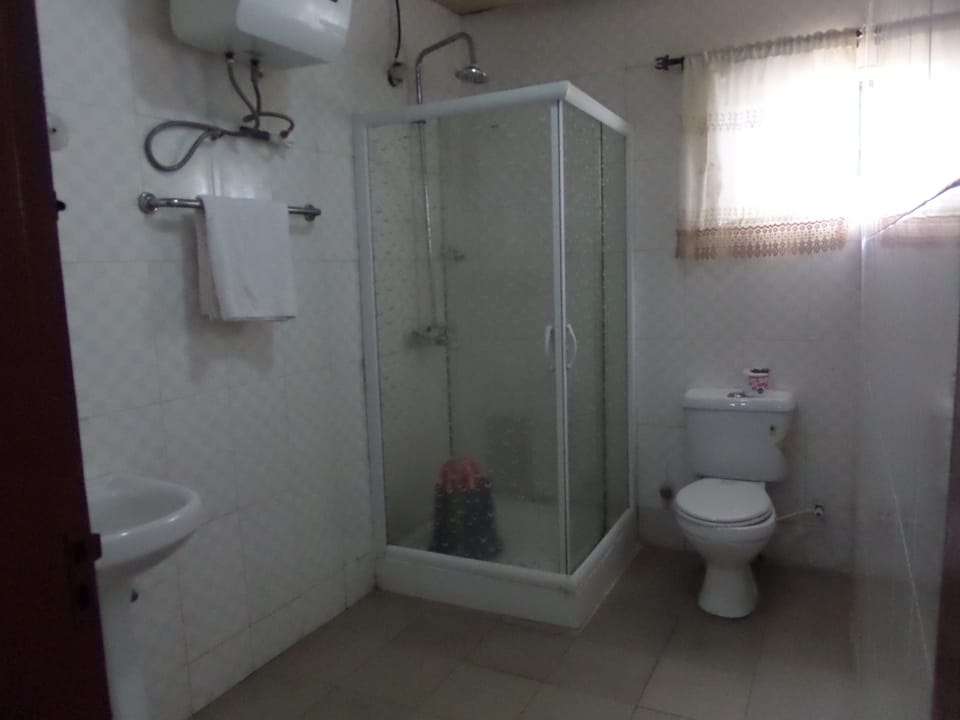 Separate tub and shower, deep soaking tub, towels