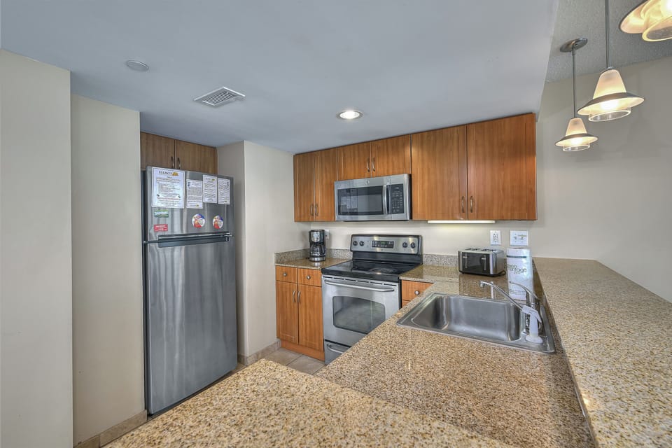 Basic Condo, 2 Bedrooms, Partial Ocean View, Corner (1804) | Private kitchen | Fridge, microwave, oven, stovetop